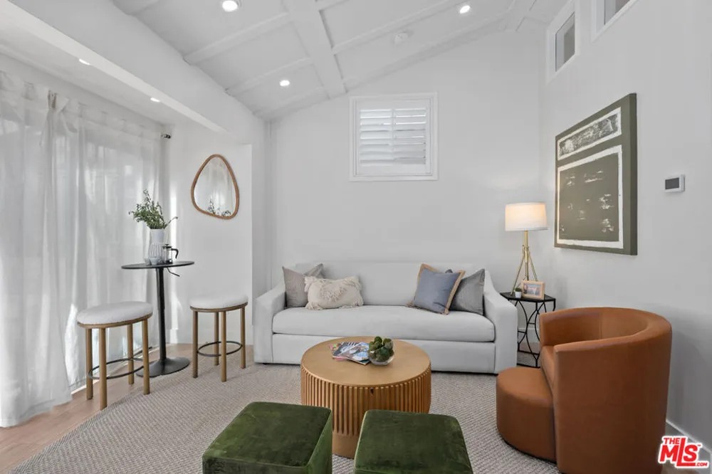 1216 Elm Street Los Angeles, CA 90291