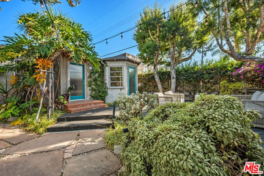 1216 Elm Street Los Angeles, CA 90291