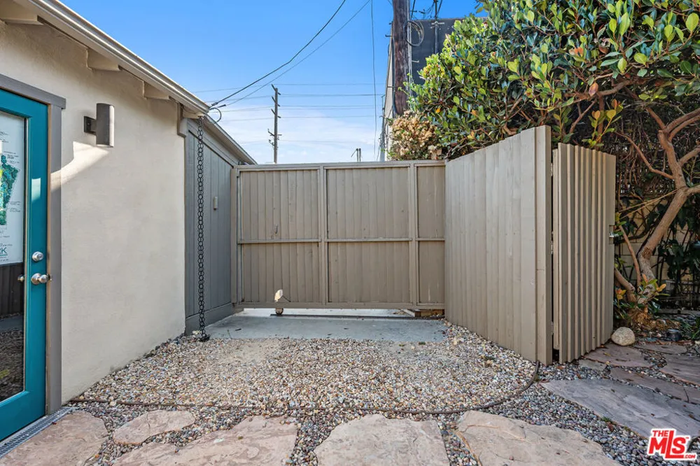 1216 Elm Street Los Angeles, CA 90291