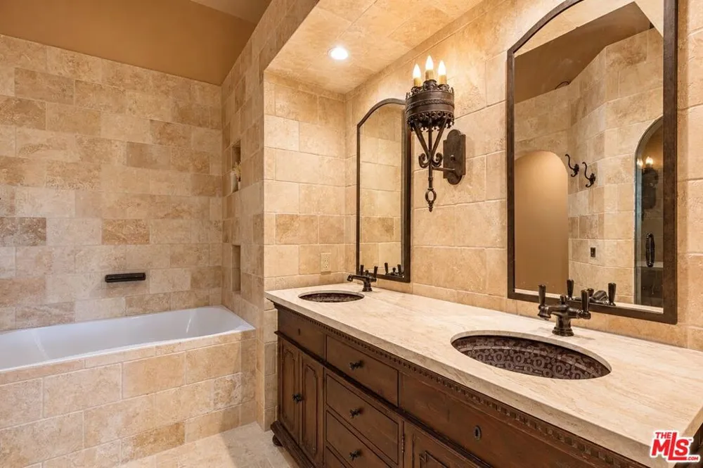1021 Amberton Lane Newbury Park, CA 91320