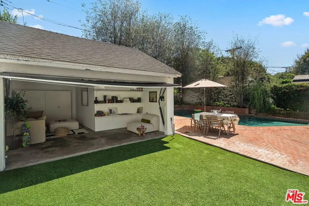 11332 Bolas Street Los Angeles, CA 90049
