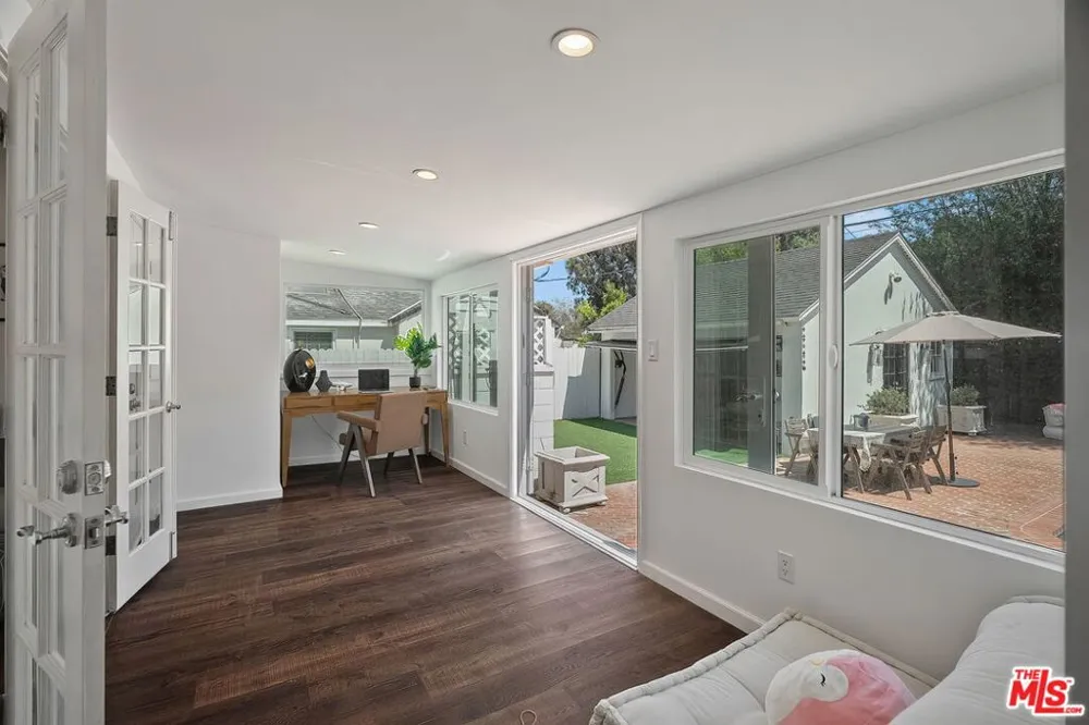 11332 Bolas Street Los Angeles, CA 90049