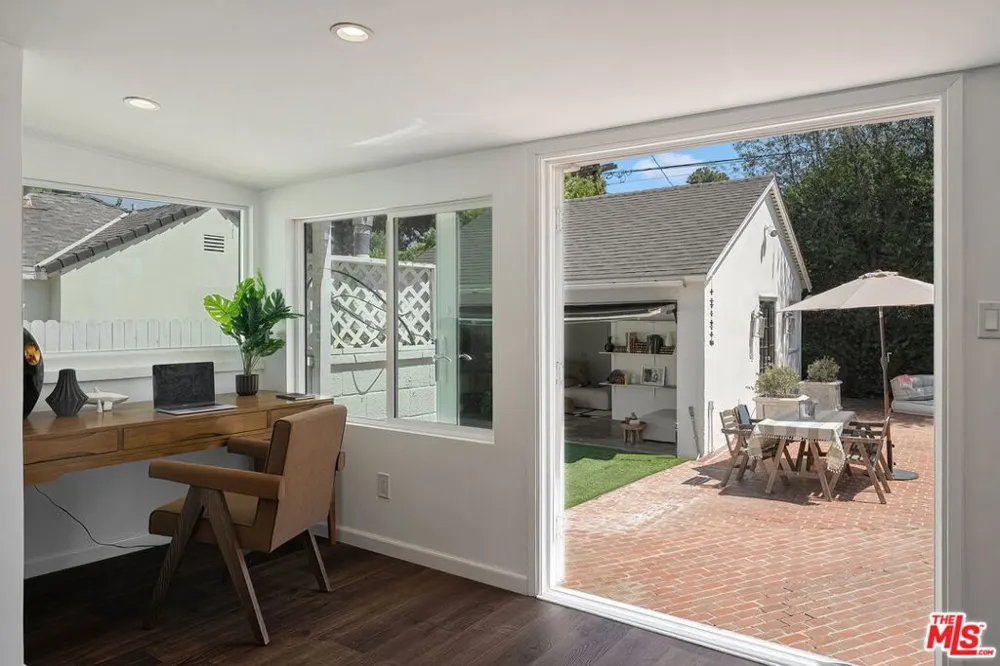 11332 Bolas Street Los Angeles, CA 90049