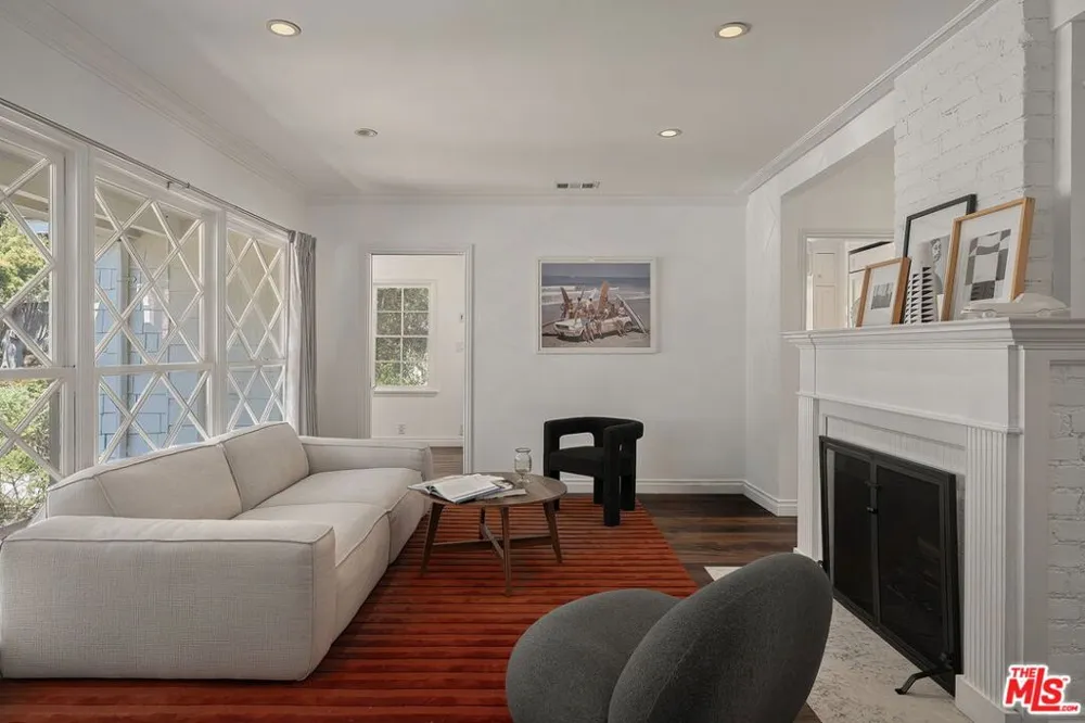 11332 Bolas Street Los Angeles, CA 90049