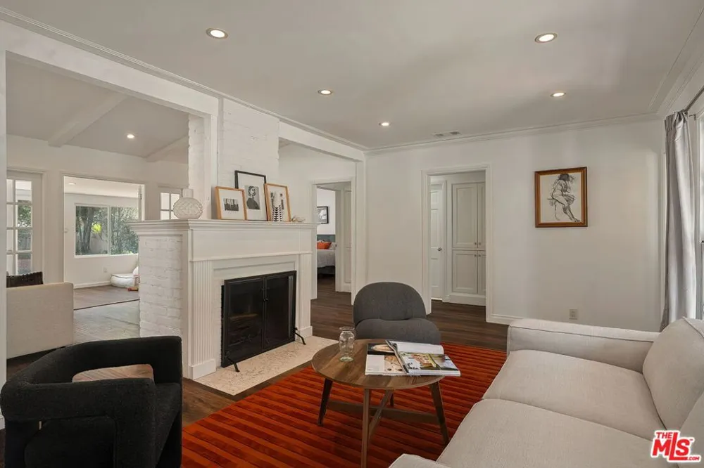 11332 Bolas Street Los Angeles, CA 90049