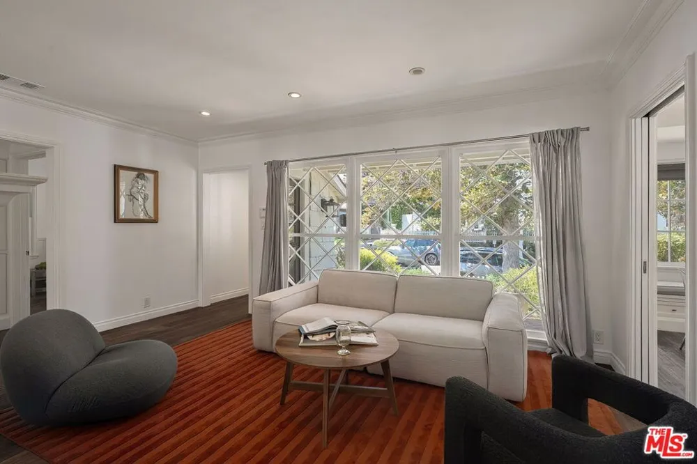 11332 Bolas Street Los Angeles, CA 90049