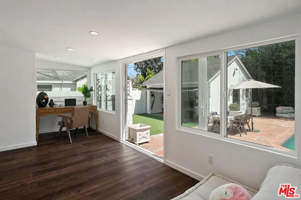 11332 Bolas Street Los Angeles, CA 90049