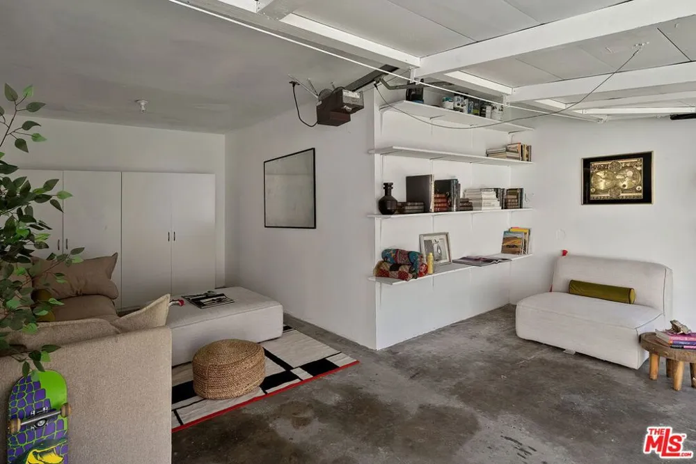 11332 Bolas Street Los Angeles, CA 90049