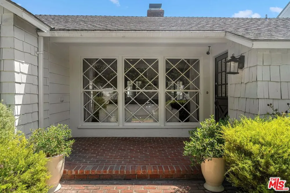 11332 Bolas Street Los Angeles, CA 90049