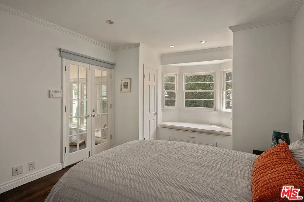 11332 Bolas Street Los Angeles, CA 90049