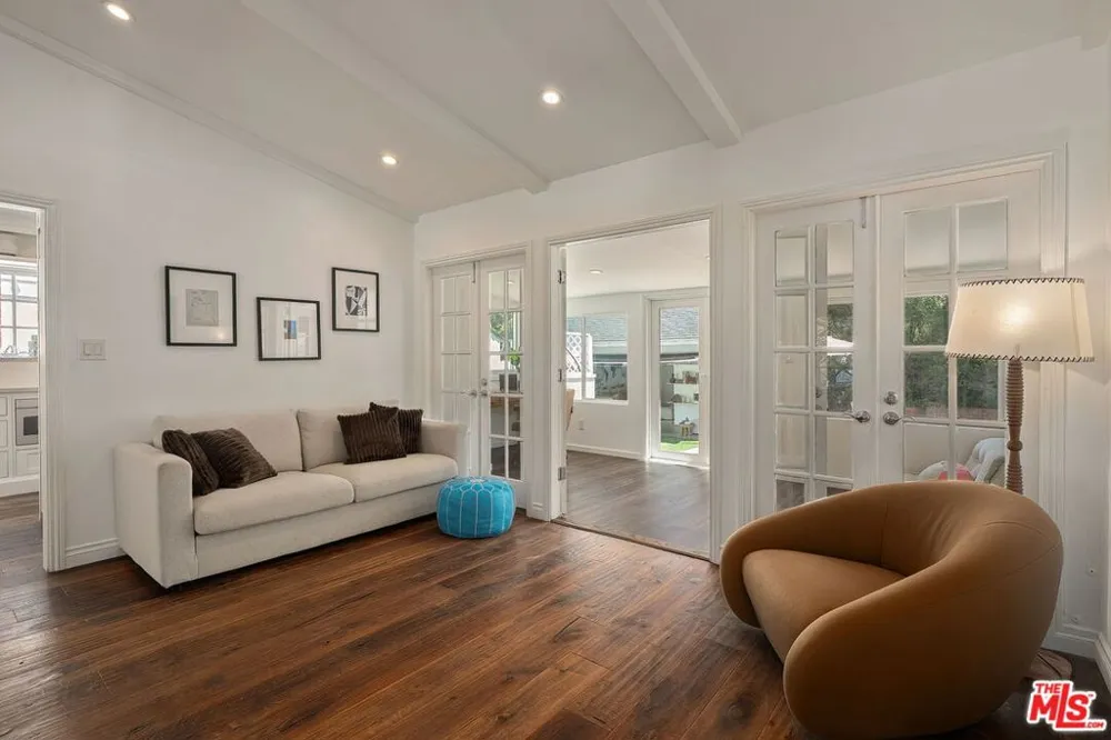 11332 Bolas Street Los Angeles, CA 90049