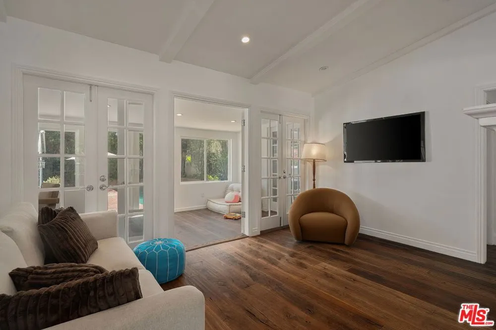 11332 Bolas Street Los Angeles, CA 90049