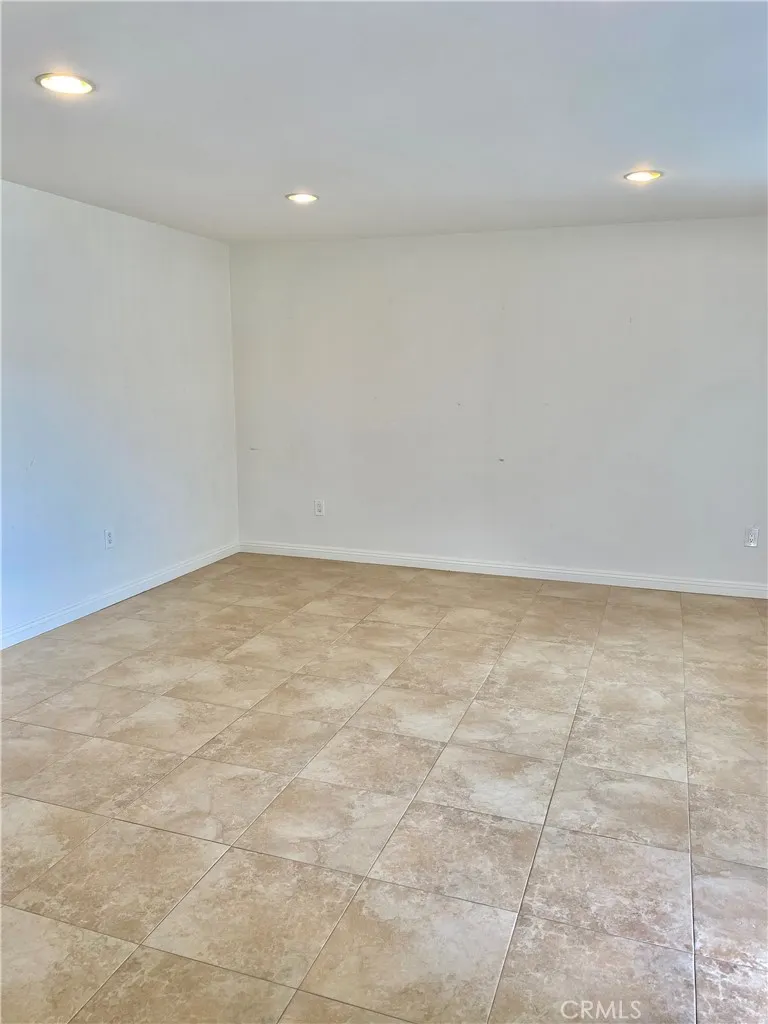 7112 Heil Avenue #4 Huntington Beach, CA 92647