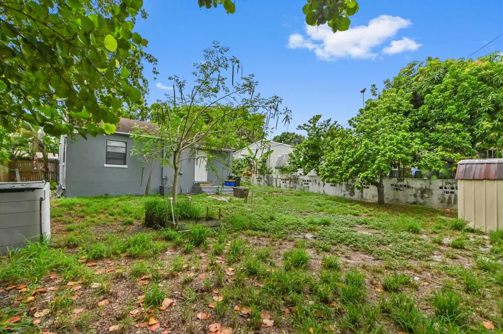 811 32nd Street West Palm Beach, FL 33407