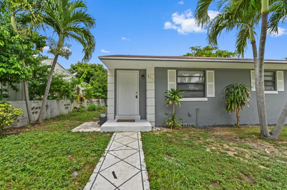 811 32nd Street West Palm Beach, FL 33407