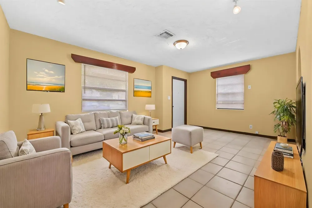 811 32nd Street West Palm Beach, FL 33407