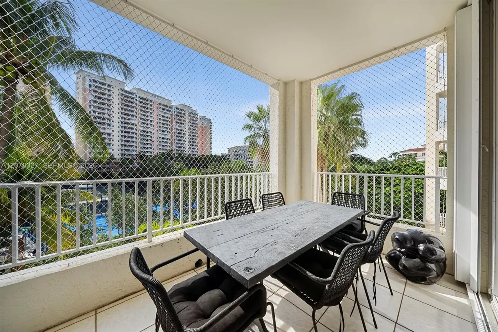 717 Crandon Blvd #407 Key Biscayne, FL 33149