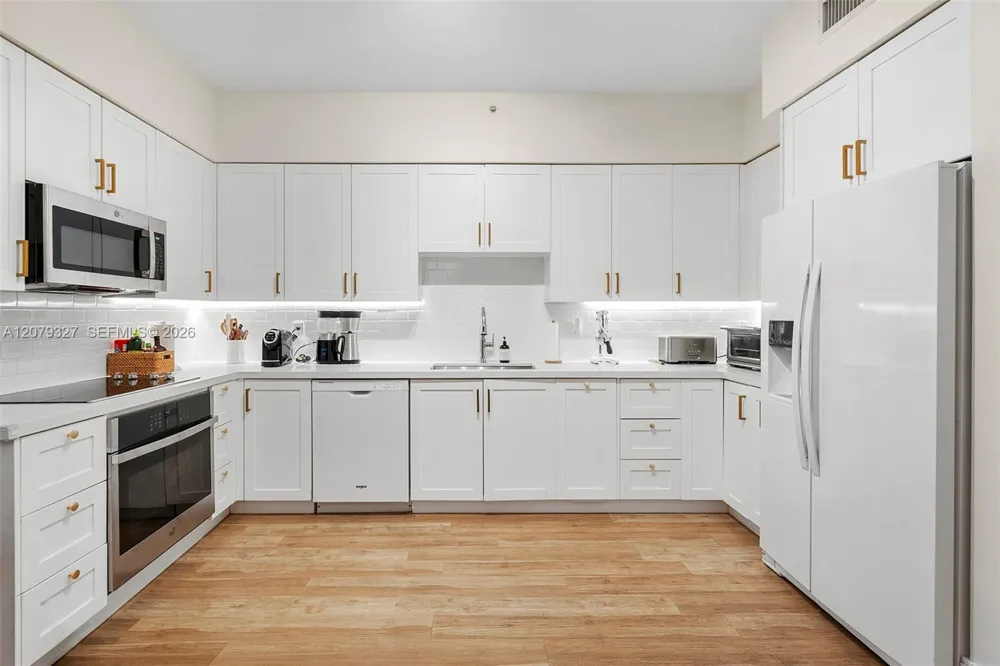 717 Crandon Blvd #407 Key Biscayne, FL 33149