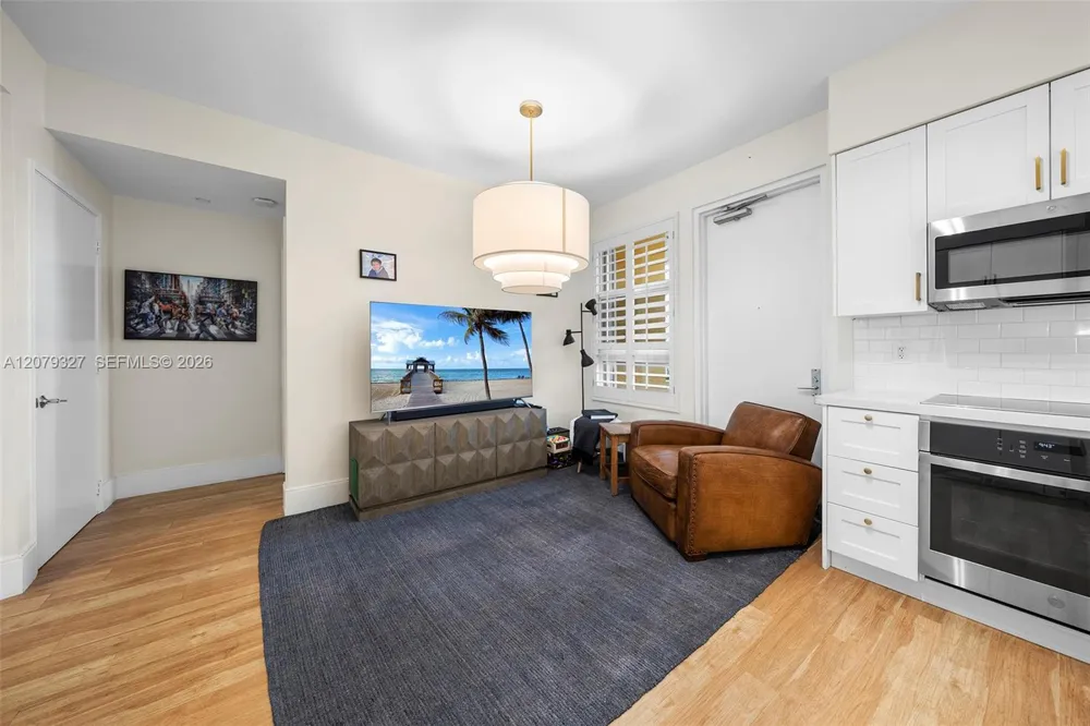 717 Crandon Blvd #407 Key Biscayne, FL 33149