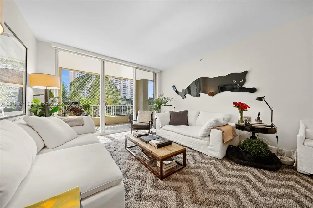 717 Crandon Blvd #407 Key Biscayne, FL 33149