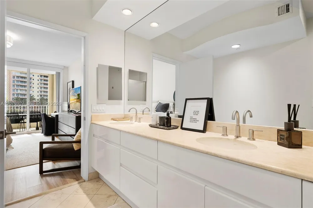 717 Crandon Blvd #407 Key Biscayne, FL 33149