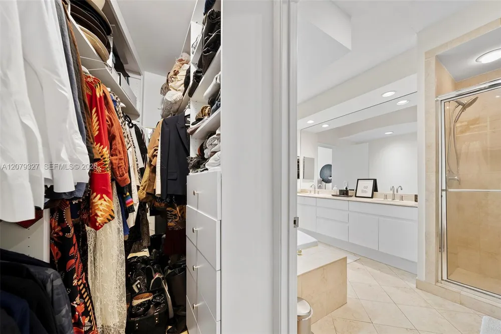 717 Crandon Blvd #407 Key Biscayne, FL 33149