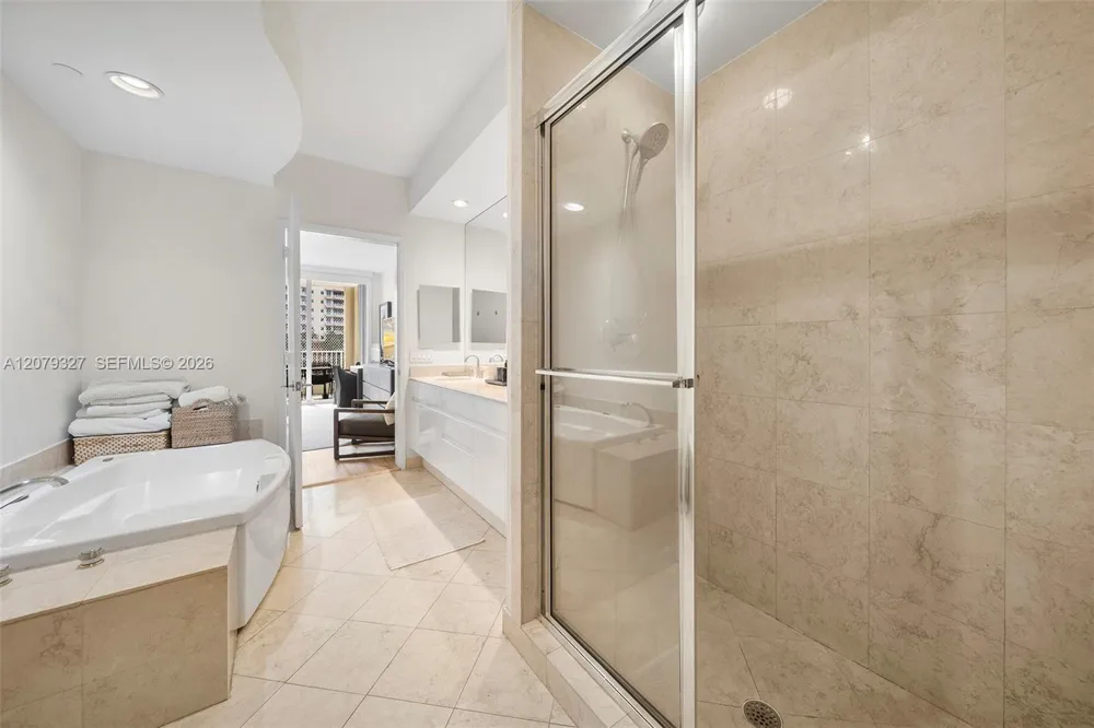 717 Crandon Blvd #407 Key Biscayne, FL 33149