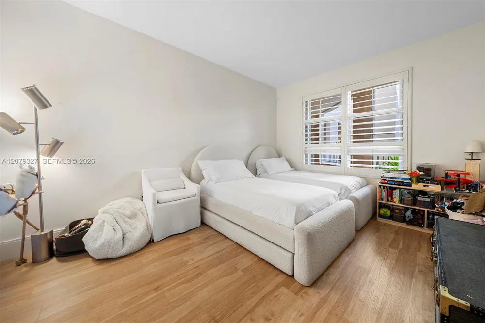 717 Crandon Blvd #407 Key Biscayne, FL 33149