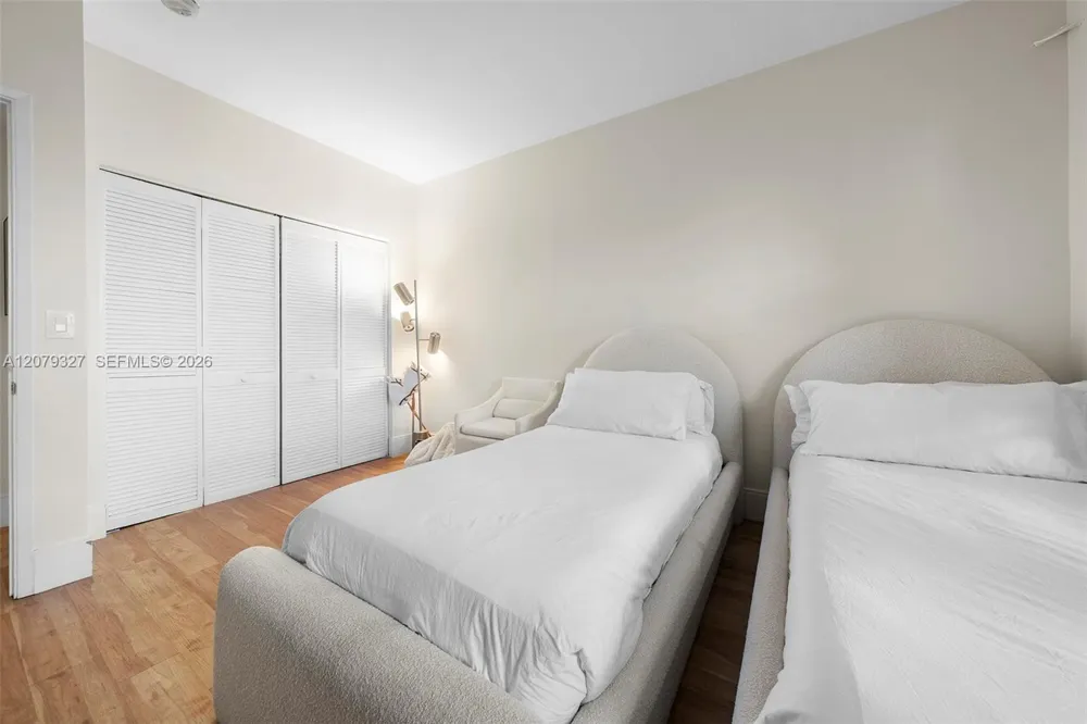 717 Crandon Blvd #407 Key Biscayne, FL 33149