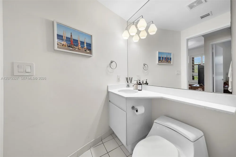 717 Crandon Blvd #407 Key Biscayne, FL 33149
