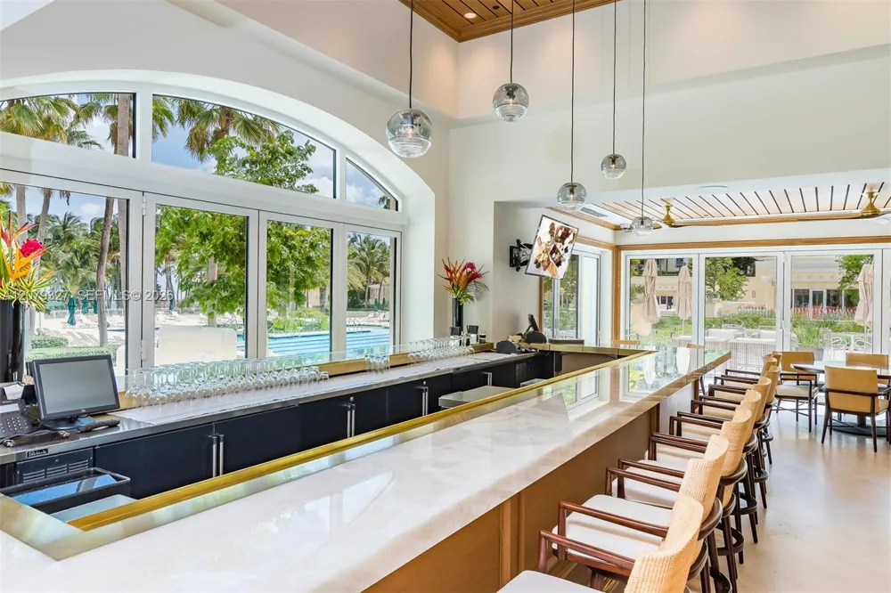 717 Crandon Blvd #407 Key Biscayne, FL 33149