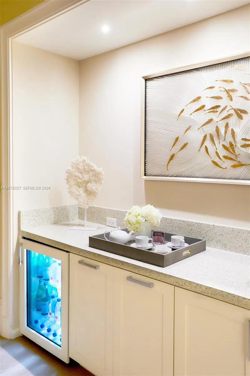 717 Crandon Blvd #407 Key Biscayne, FL 33149