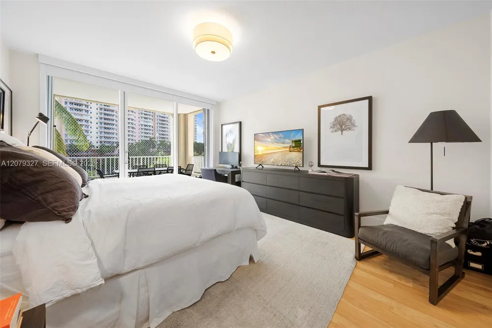 717 Crandon Blvd #407 Key Biscayne, FL 33149