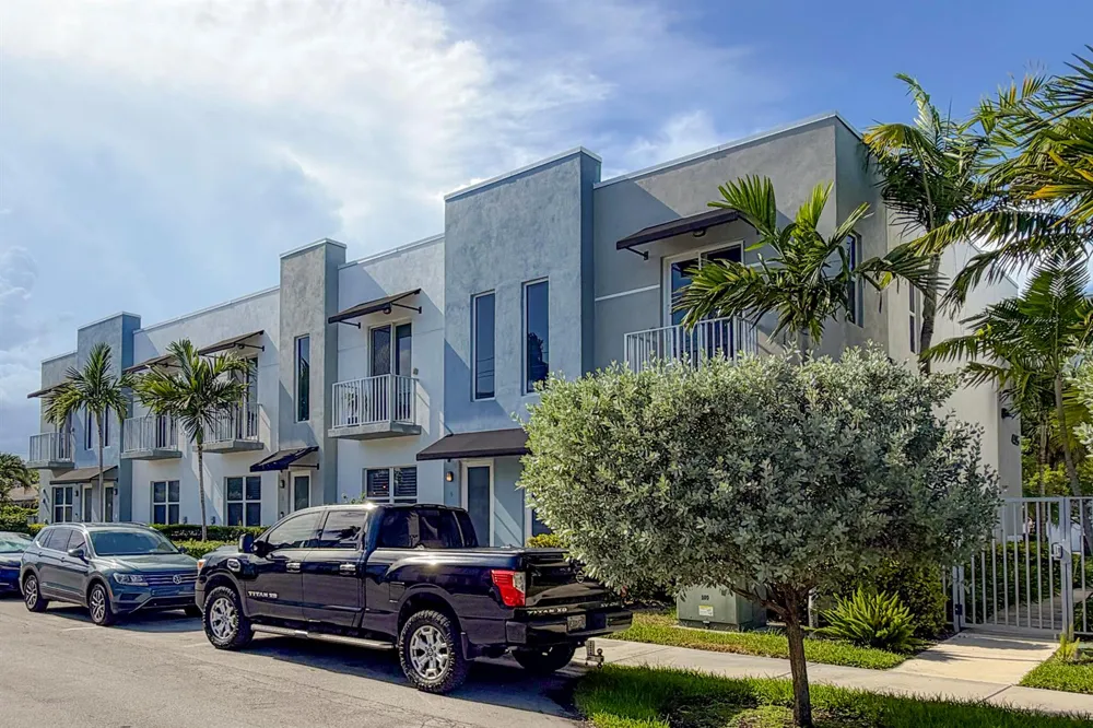 405 NE 35TH COURT #2 Oakland Park, FL 33334