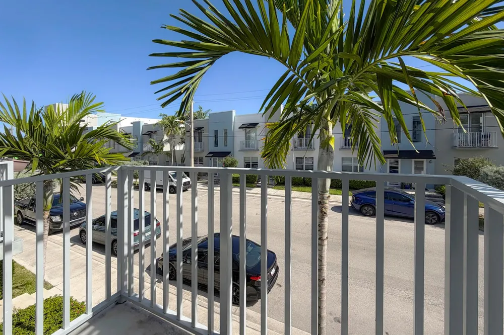 405 NE 35TH COURT #2 Oakland Park, FL 33334