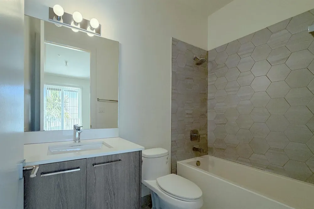 405 NE 35TH COURT #2 Oakland Park, FL 33334