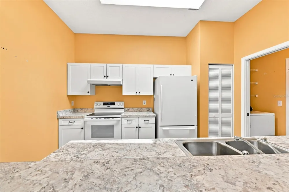 2472 NANTUCKET HARBOR LOOP Sun City Center, FL 33573
