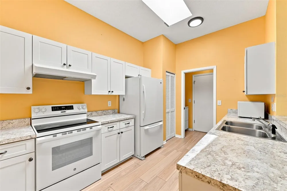 2472 NANTUCKET HARBOR LOOP Sun City Center, FL 33573