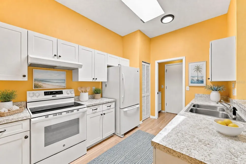 2472 NANTUCKET HARBOR LOOP Sun City Center, FL 33573