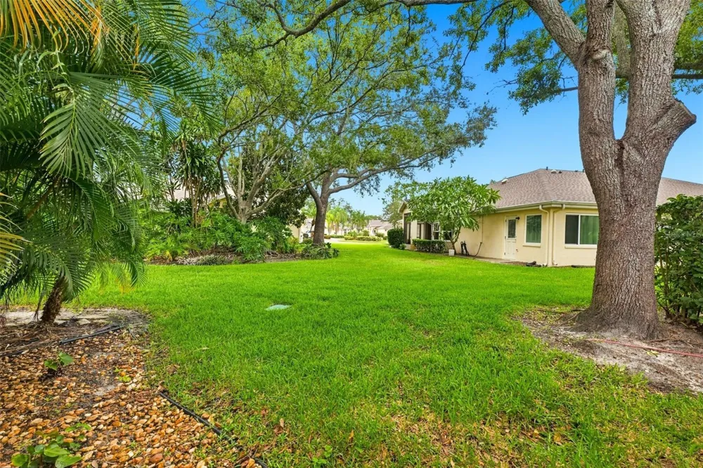 2472 NANTUCKET HARBOR LOOP Sun City Center, FL 33573