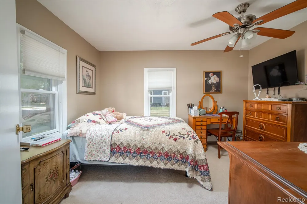 335 Oriole Street Lapeer City, MI 48446
