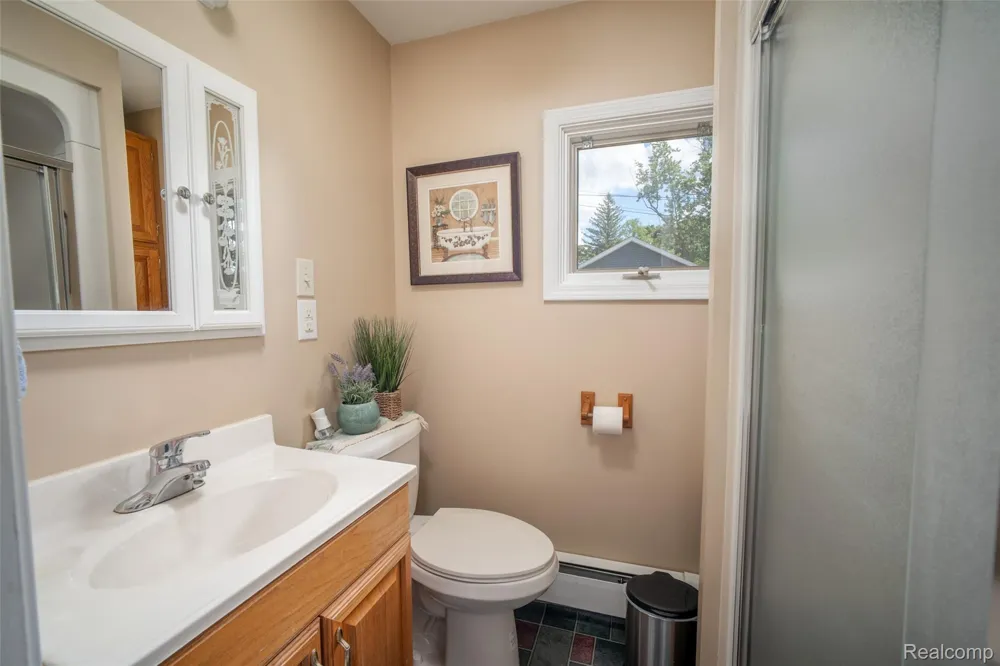 335 Oriole Street Lapeer City, MI 48446