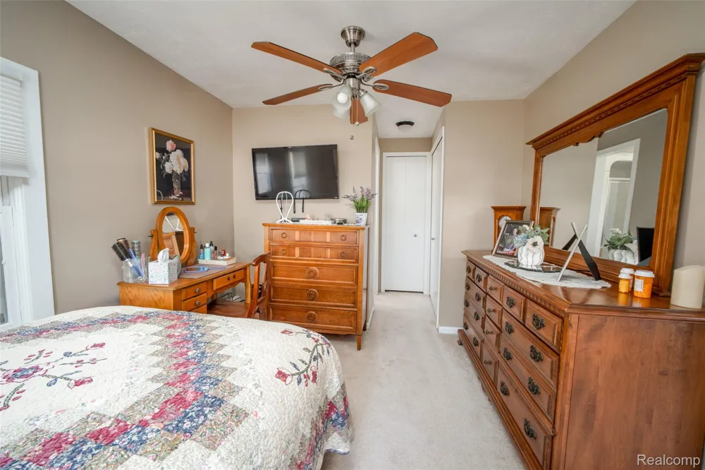 335 Oriole Street Lapeer City, MI 48446