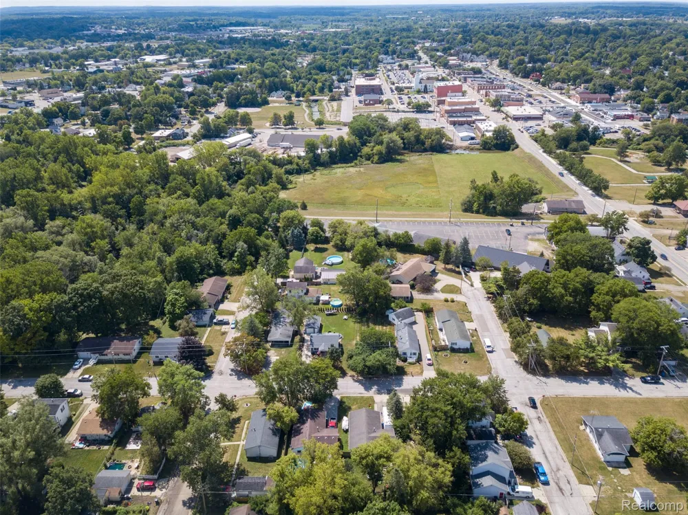 335 Oriole Street Lapeer City, MI 48446