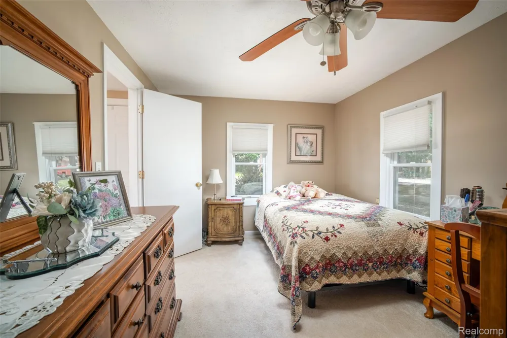 335 Oriole Street Lapeer City, MI 48446