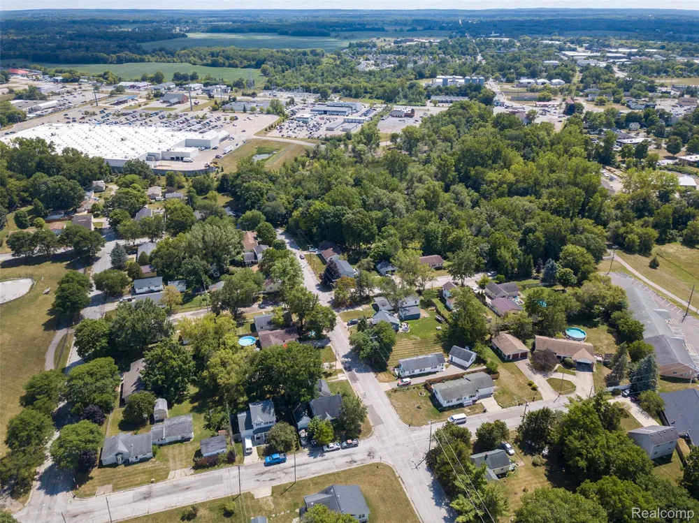 335 Oriole Street Lapeer City, MI 48446
