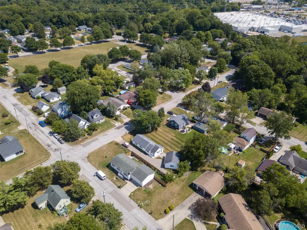 335 Oriole Street Lapeer City, MI 48446
