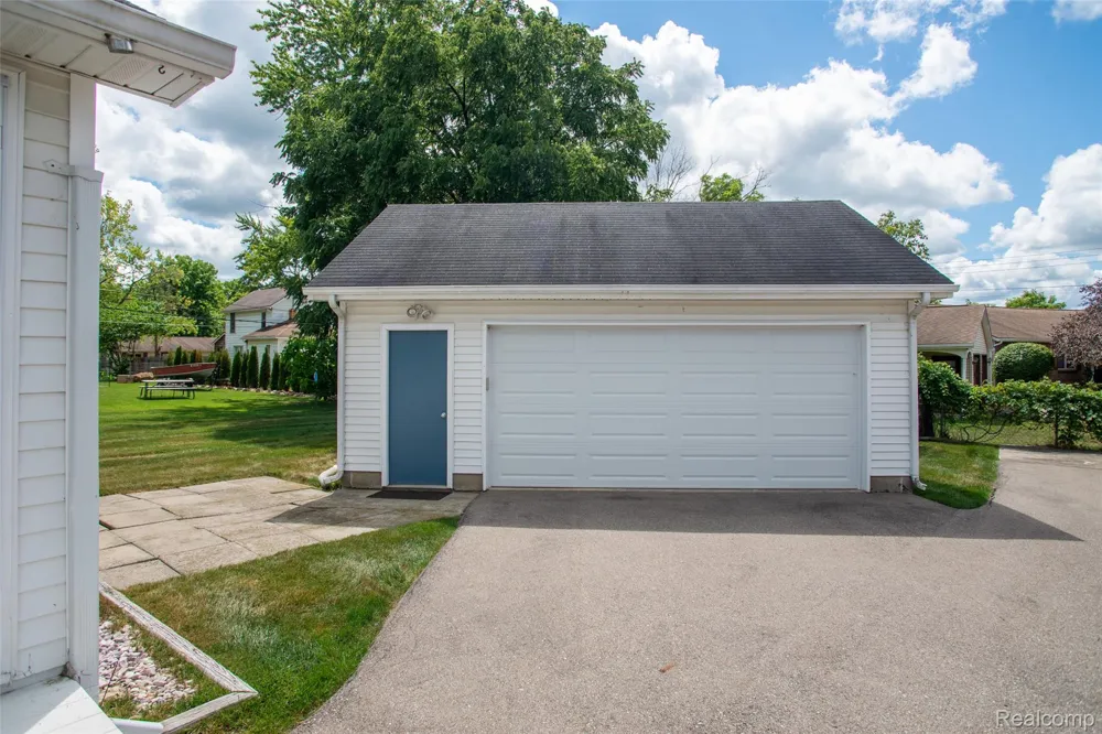 335 Oriole Street Lapeer City, MI 48446
