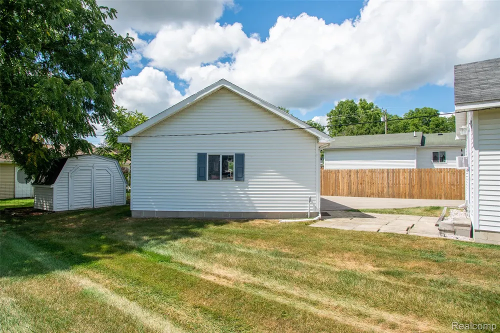 335 Oriole Street Lapeer City, MI 48446
