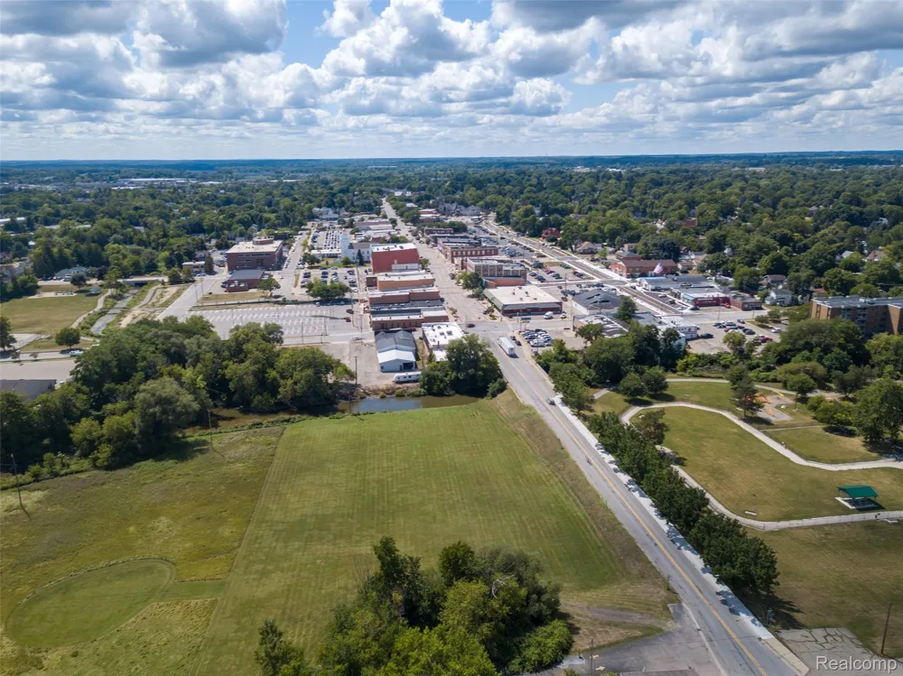 335 Oriole Street Lapeer City, MI 48446